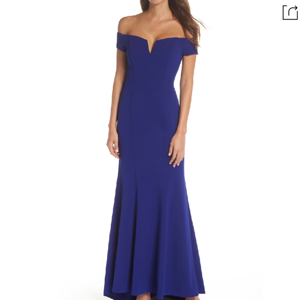 NWT Vince Camuto off the shoulder gown